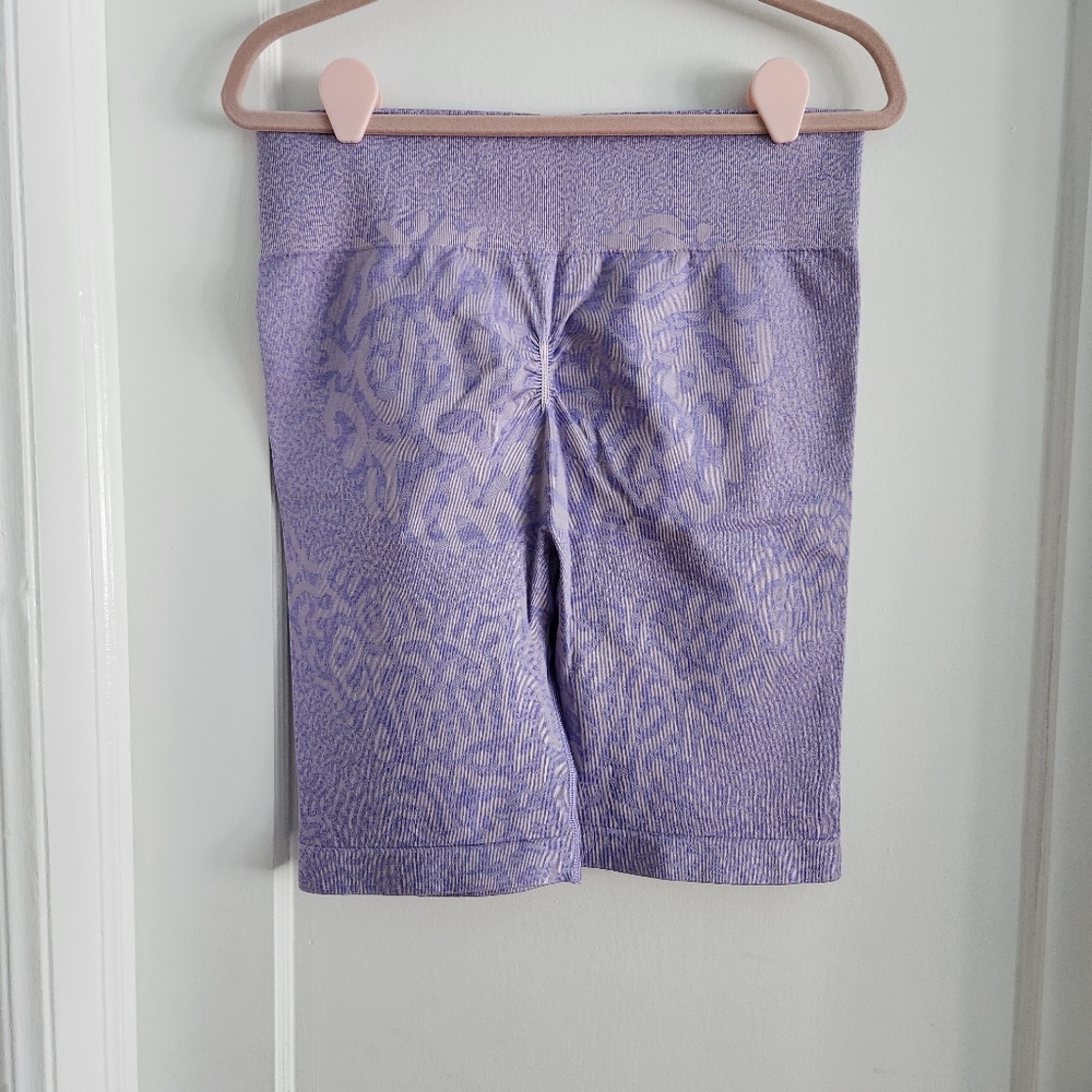 Gymshark Lavender Patterned Bike Shorts - Picture 4 of 6